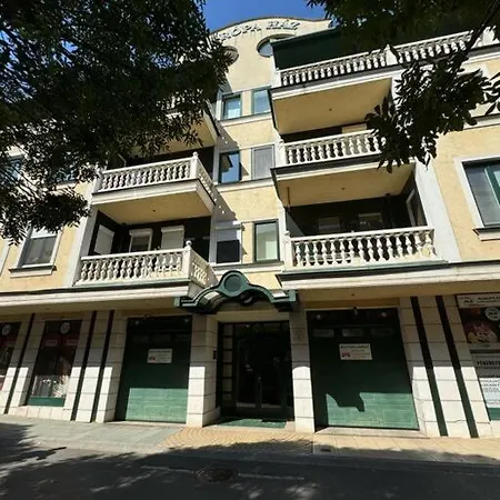 Europa Apartman Apartment